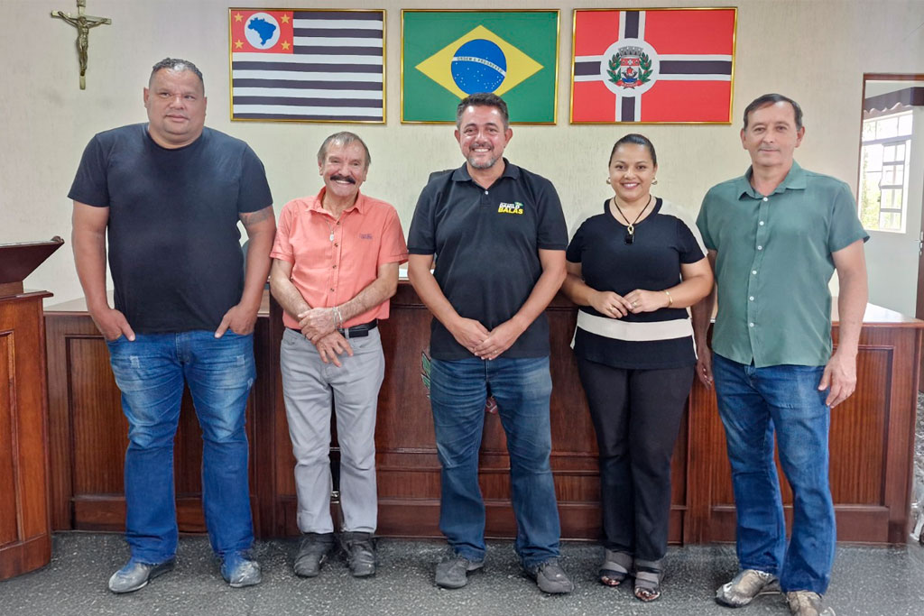 Da direita para a esquerda vereadores José Ilton, José Bastos (PL-SP), Deputado Estadual Danilo Balas (PL-SP), Vereadora Meire Aparecida Ferreira e Vice-Prefeito Miguel - Foto – Jonathas Ventura