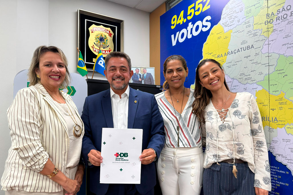 Da direita para a esquerda: Vereadora Renata Braga, Deputado Danilo Balas, Diretora do Hospital Dona Balbina, Elizabete Viana, e Cíntia Ferronato - Foto: Renata Braga