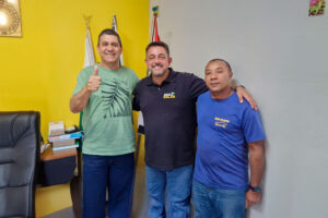 Da esquerda para a direita, Prefeito Edson Mota (PL-SP), Deputado Danilo Balas (PL-SP) e o apoiador Arnaldo - Foto: Jonathas Ventura