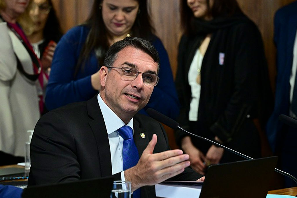 Senador Flávio Bolsonaro (PL-RJ) apresentou substitutivo ao PL 2.315/2021, de Veneziano Vital do Rêgo; texto vai à CE – Foto: Geraldo Magela/Agência Senado