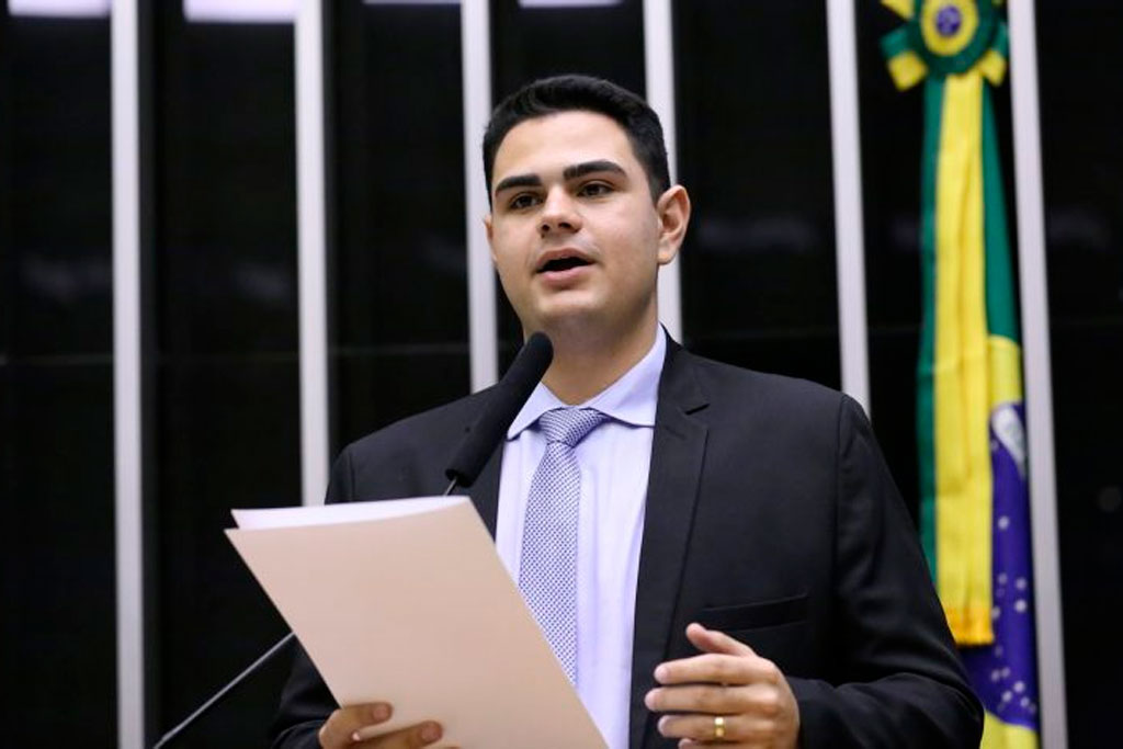 O relator, deputado Icaro de Valmir (PL-SE): medida tem caráter pedagógico - Foto: Kayo Magalhães / Câmara dos Deputados
