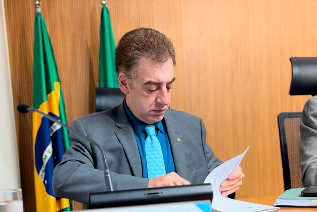 Deputado Neno Razuk (PL-MS), autor do Projeto de Resolução, discursa durante sessão plenária na ALEMS - Foto: Luciana Nassar