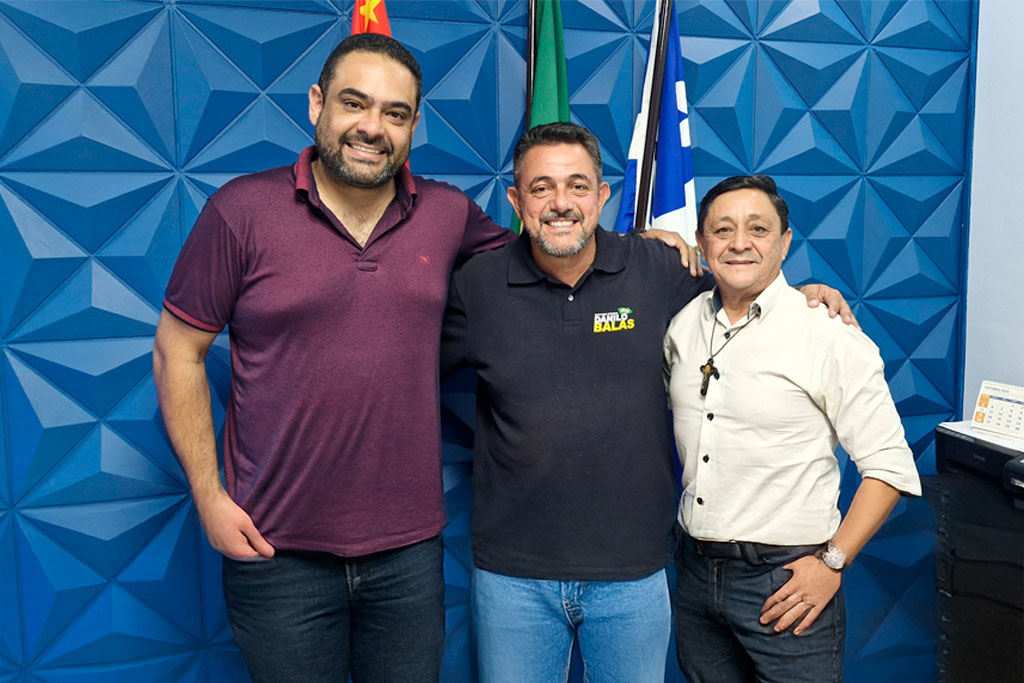 Da esquerda para a direita: o Vereador Luiz Carlos Ferreira Junior (Juninho Corpo Seco), o Deputado Estadual Danilo Balas e o apoiador José Guedes Filho - Foto: Jonathas Ventura