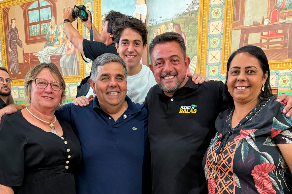 Da esquerda para a direita: Vereadora Leninha, Prefeito Junior Filippo, João Pedro (filho do prefeito), Deputado Danilo Balas e Vereadora Eula da Saúde (do município de Potim) - Foto: Jonathas Ventura