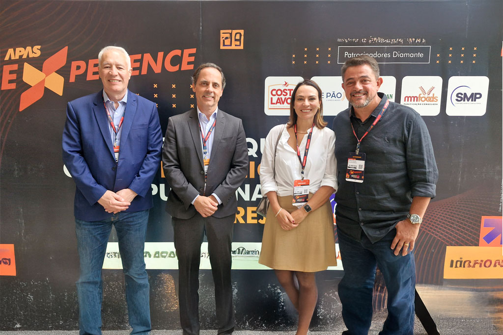 Da esquerda para a direita: Carlos Correa, Diretor Geral da APAS; Erlon Ortega, Presidente da APAS; Fernanda Favaretto de Balas; e o Deputado Estadual Danilo Balas (PL-SP) – Foto: Jonathas Ventura