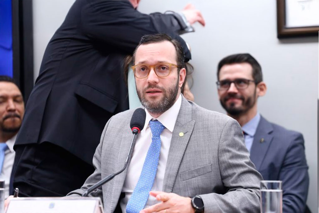 O deputado Filipe Barros (PL-PR) anunciou que serão tomadas "todas as medidas jurídicas legislativas cabíveis" - Foto: Vinicius Loures / Câmara dos Deputados