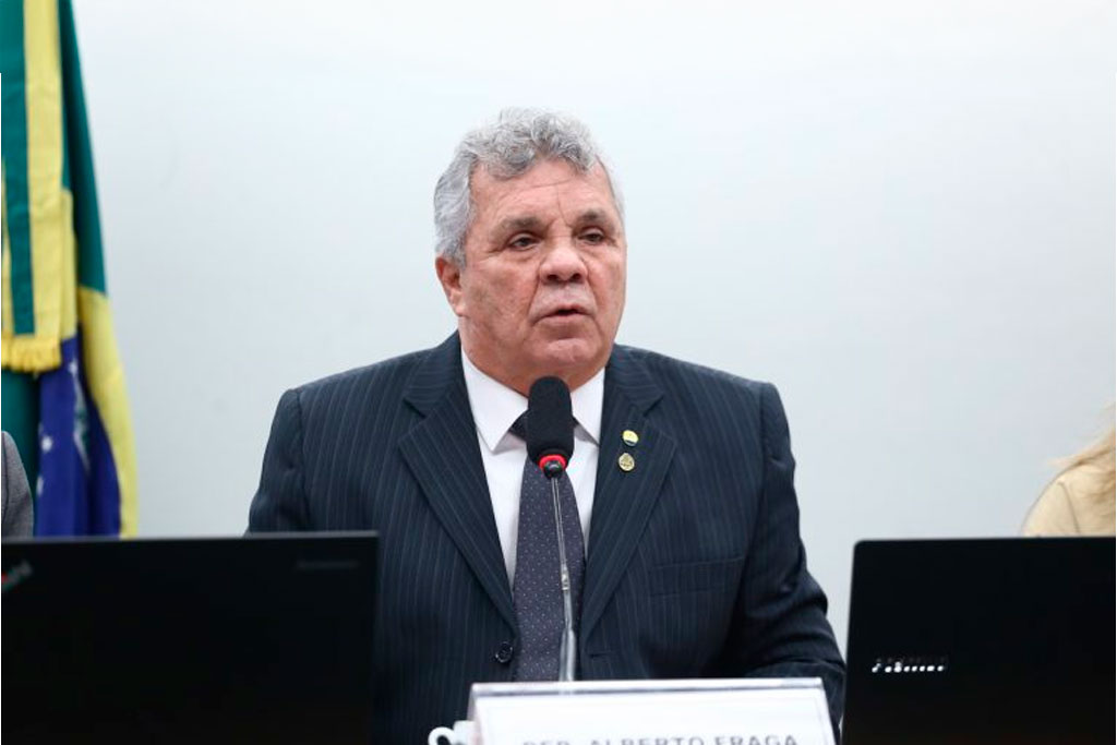 Deputado Alberto Fraga (PL-DF) reconhece que retirar organizações criminosas da Lei Antiterrorismo faz parte da negociação - Foto: Vinicius Loures / Câmara dos Deputados