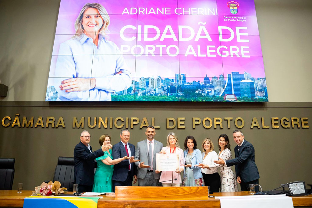 Em sessão lotada, presidente do PL Mulher RS, Adriane Cherini, é homenageada com título de Cidadã Porto-Alegrense - Fonte: Assessoria de Imprensa