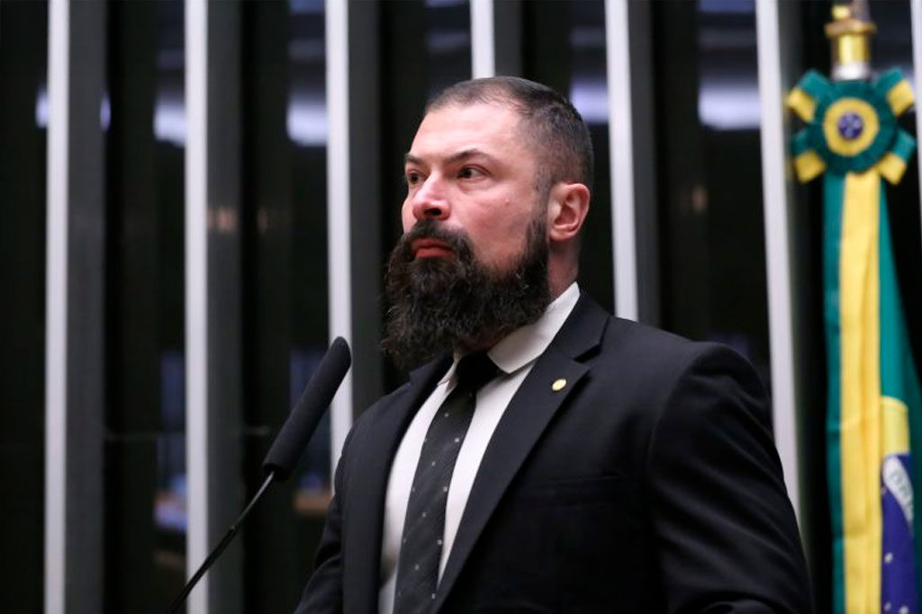 Delegado Paulo Bilynskyj (PL-SP) defendeu a aprovação da proposta – Foto: Kayo Magalhães/Câmara dos Deputados