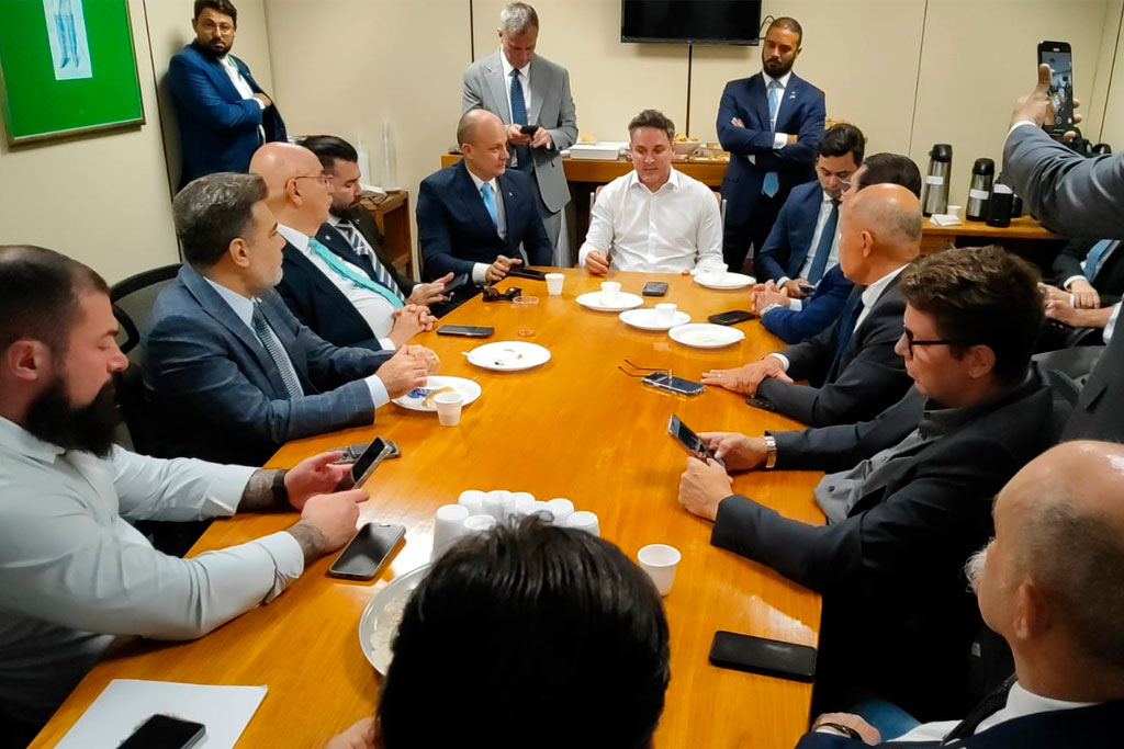 Zucco (PL-RS) faz balanço da liderança da Oposição e passa comando para o deputado Cabo Gilberto (PL-PB) - Foto: divulgação/Agência Câmara de Notícias