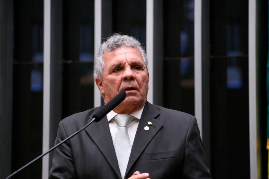 Deputado Alberto Fraga (PL-DF): é preciso regular a atuação dos governos – Foto: Kayo Magalhães / Câmara dos Deputados