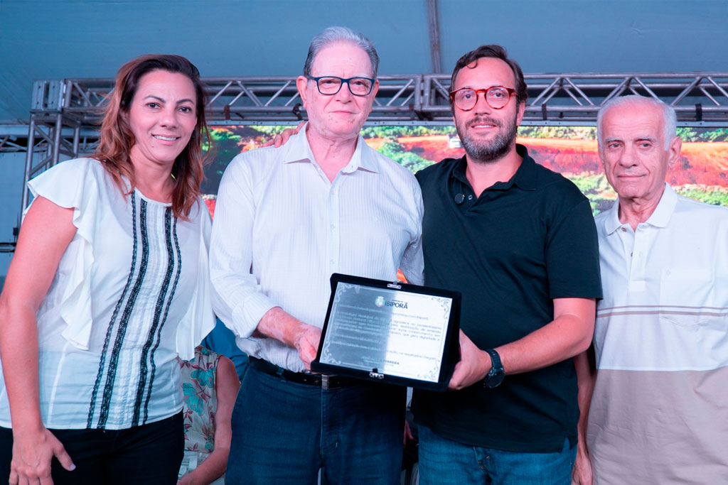 Vice-prefeita Mari de Sá, prefeito Zé Maria, deputado Filipe Barros e vereador Mohamad El Kadri (PL) Divulgação/Comunicação Filipe Barros
