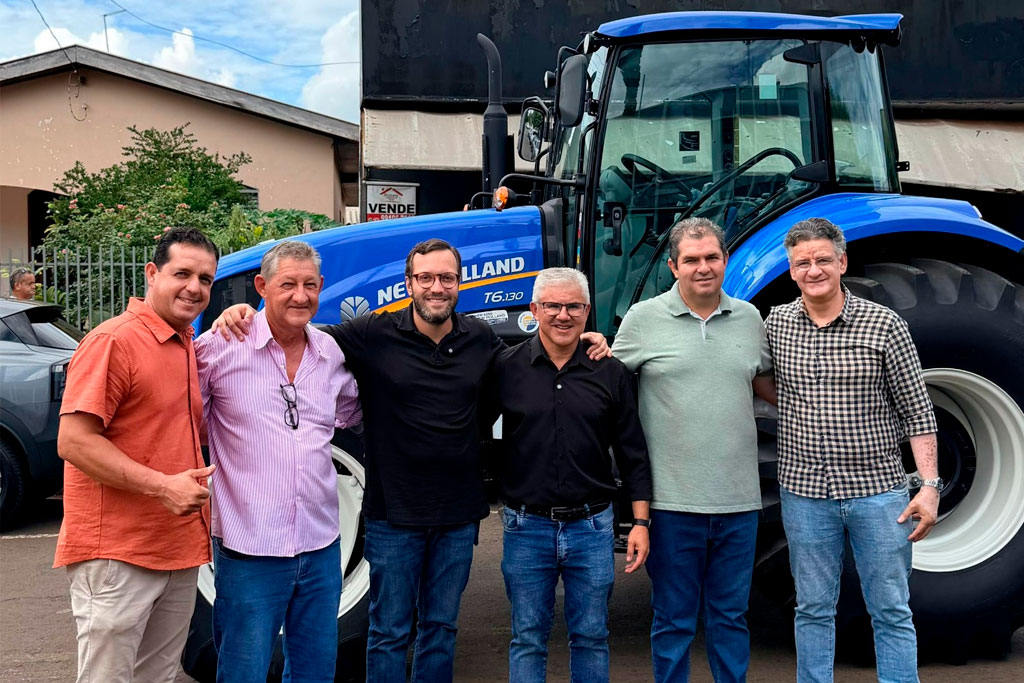 Filipe Barros (PL-PR) entrega trator em Florestópolis e presta contas na região de Londrina - Foto: divulgação/Assessoria de Imprensa