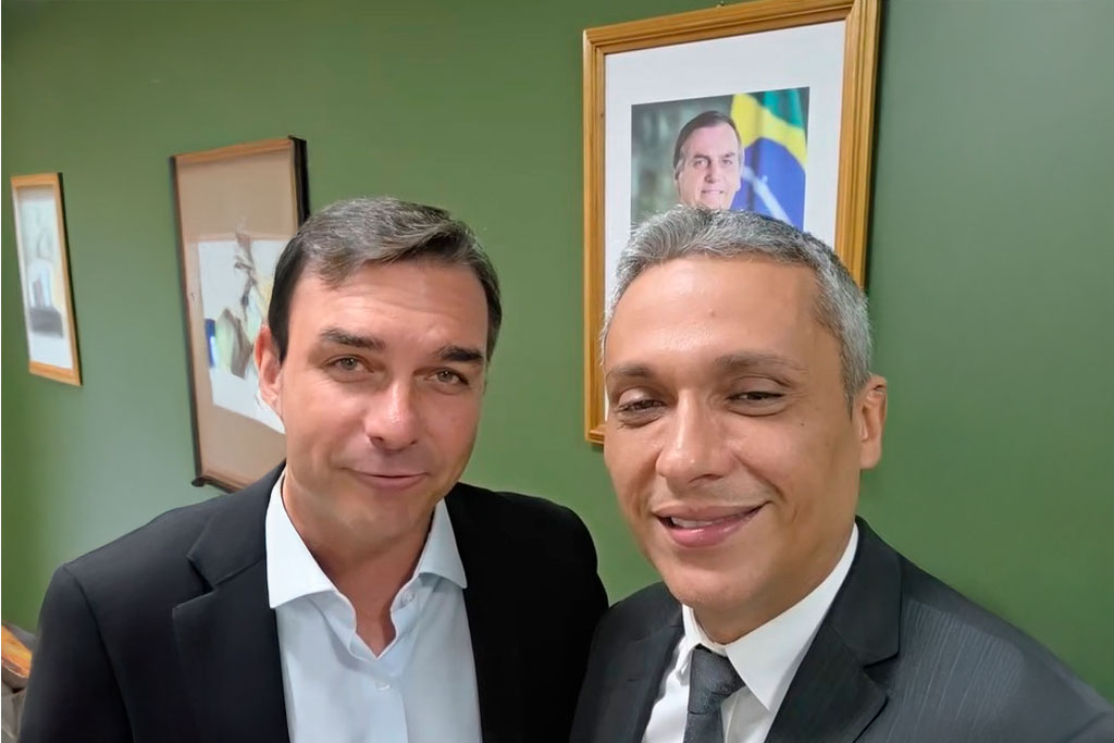 Senador Flávio Bolsonaro (PL-RJ) pré-candidato à Presidência da República pelo Partido Liberal e o Deputado federal Gustavo Gayer (PL-GO) - Foto: Beto Barata