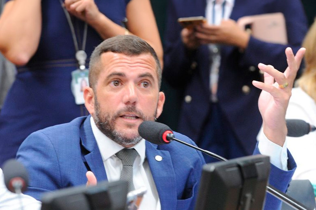 Deputado Carlos Jordy (PL-RJ): decisão do STJ impõe um "ônus desproporcional" às famílias - Foto: Renato Araújo/Câmara dos Deputados