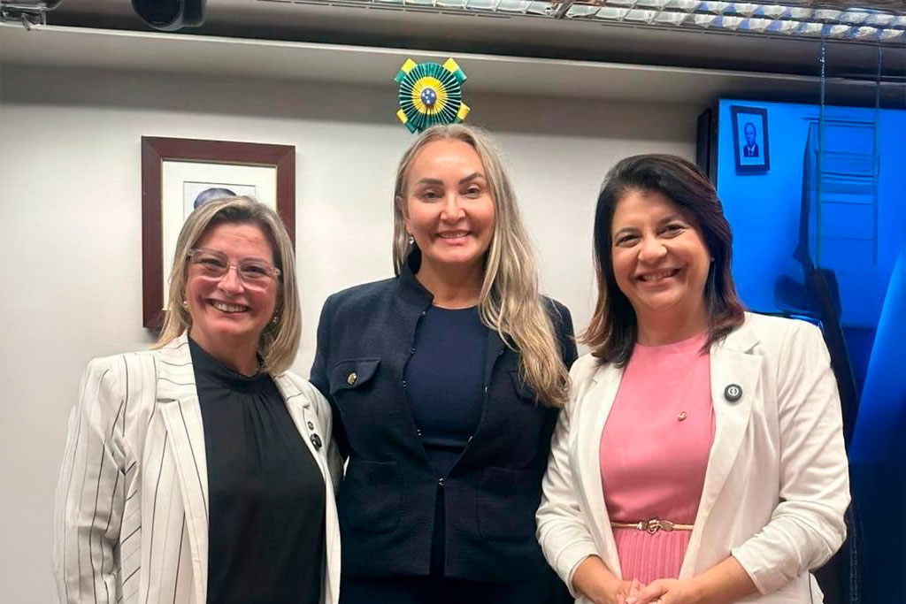 A presidente da Comissão de Turismo da Câmara dos Deputados, Daniela Reinehr (PL-SC), com a 1ª vice-presidente Ana Paula Leão (PP-MG) e a 2ª vice-presidente Carla Dickson (UNIÃO-RN). A mesa diretora do colegiado também é composta pelo 3º vice-presidente, deputado Bibo Nunes (PL/RS) - Foto: divulgação/Agência Câmara de Notícias