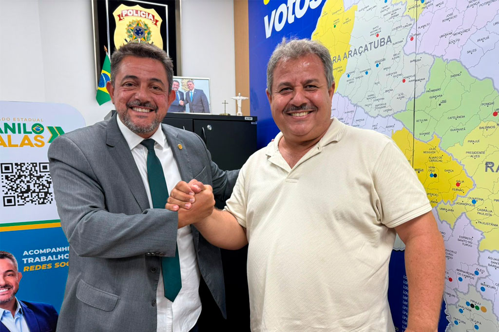 Deputado Danilo Balas (PL-SP) e a liderança local Emer articulam melhorias para a segurança de Peruíbe - Foto: Arquivo Pessoal