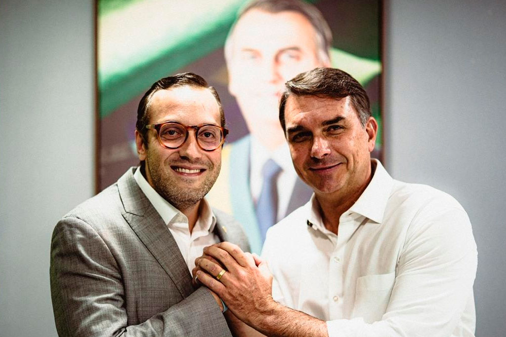 Flávio Bolsonaro (PL-RJ) reforça apoio a pré-candidatura de Filipe Barros (PL-PR) ao Senado - Foto: Comunicação/Filipe Barros