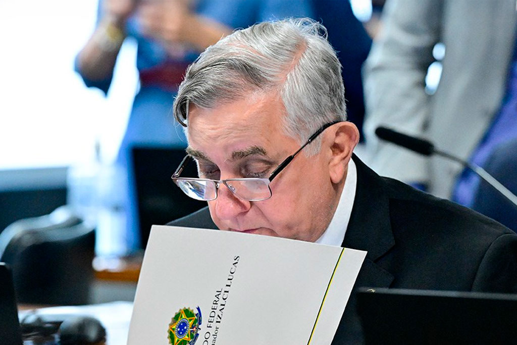 Senador Izalci Lucas (PL-DF) pede esclarecimentos sobre fraudes em consignados em audiência da CPMI do INSS