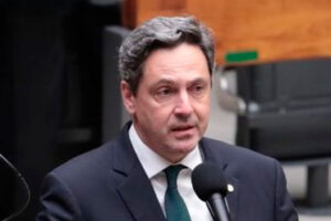 Deputado Luiz Philippe de Orleans e Bragança (PL-SP) autor da proposta – Foto: Bruno Spada/Câmara dos Deputados