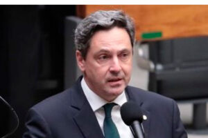 Deputado Luiz Philippe de Orleans e Bragança (PL-SP) autor da proposta – Foto: Bruno Spada/Câmara dos Deputados