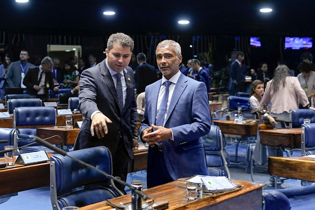 O relator Marcos Rogério (PL-RO) e o autor, o senador licenciado Romário (PL-RJ) - Foto: divulgação/Agência Senado de Notícias