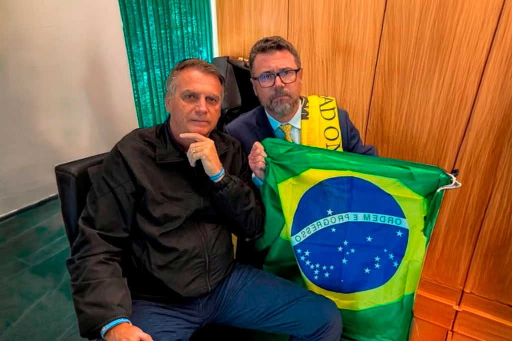 ‘Vamos lutar para Bolsonaro e todos inocentes do 8 de janeiro sejam soltos’ destaca Pollon