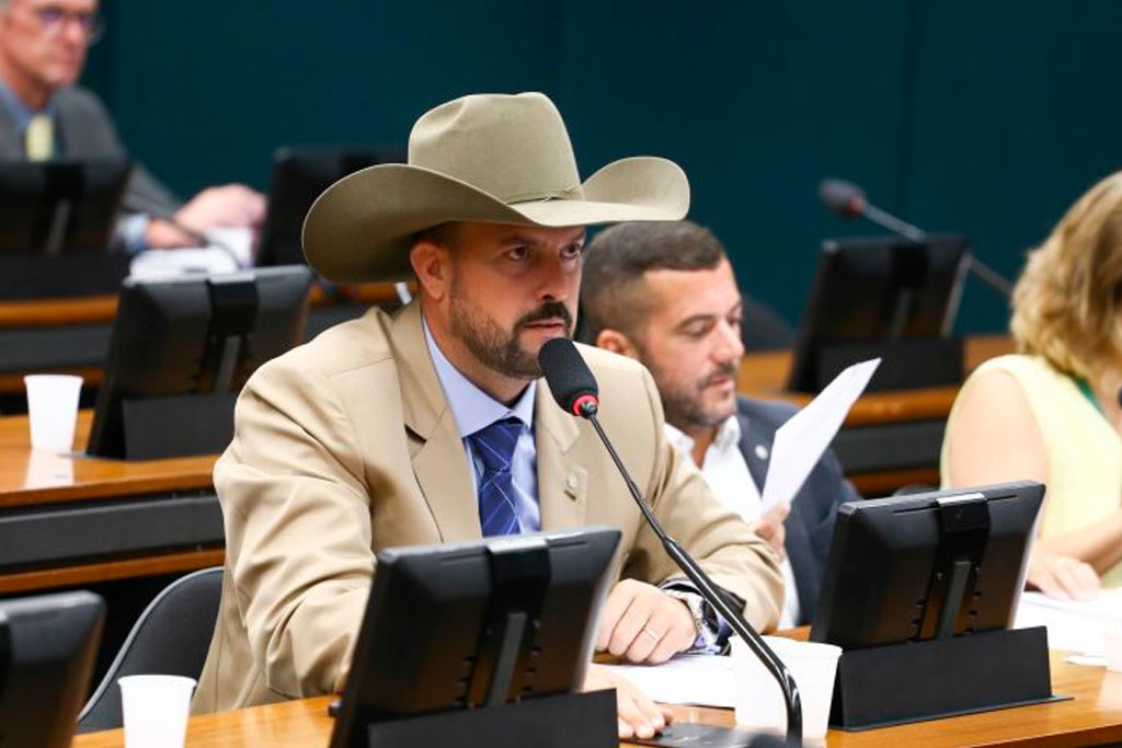 Deputado Zé Trovão (PL-SC): tecnologia proporciona melhor visibilidade noturna – Foto: Vinicius Loures / Câmara dos Deputados