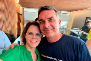 Coronel Fernanda (PL-MT) acompanha Flávio Bolsonaro (PL-RJ) em agenda na Norte Show, em Sinop - Foto: Site da Deputada