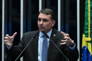 Senador Flávio Bolsonaro (PL-RJ) em discurso à tribuna - Foto: Carlos Moura/Agência Senado