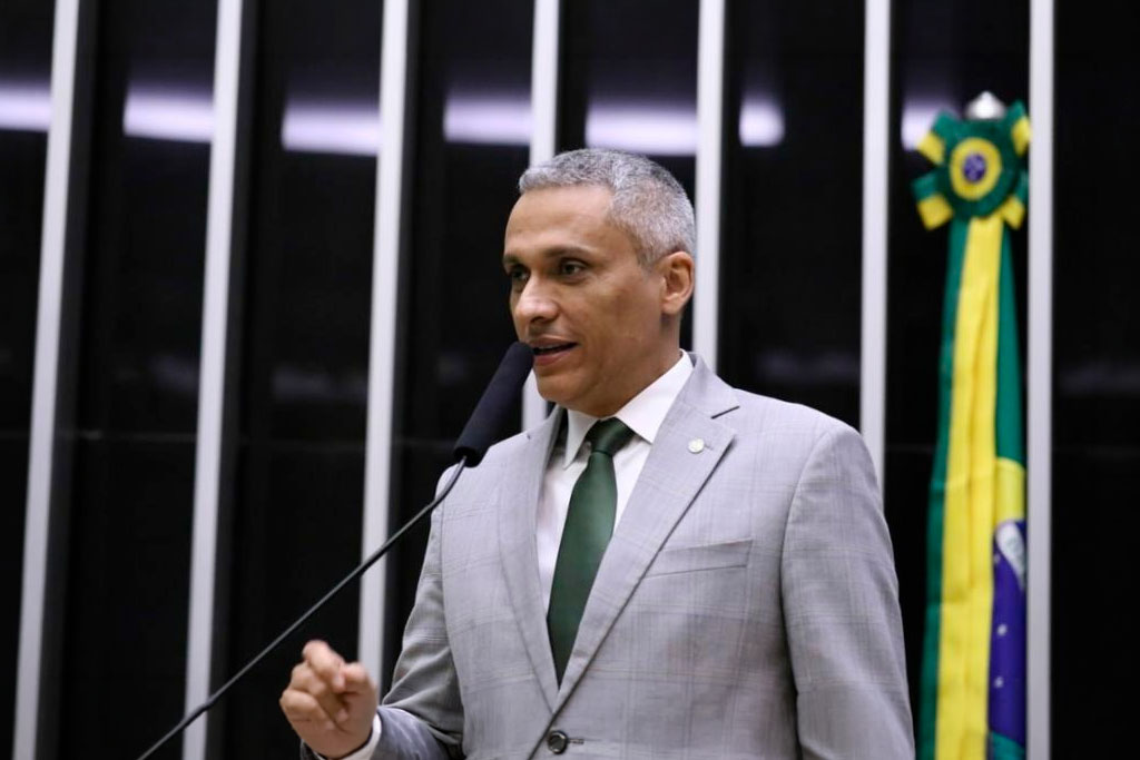 Gustavo Gayer votou NÃO à taxa das “blusinhas” em 2024; relembre posição no PL 914/2024