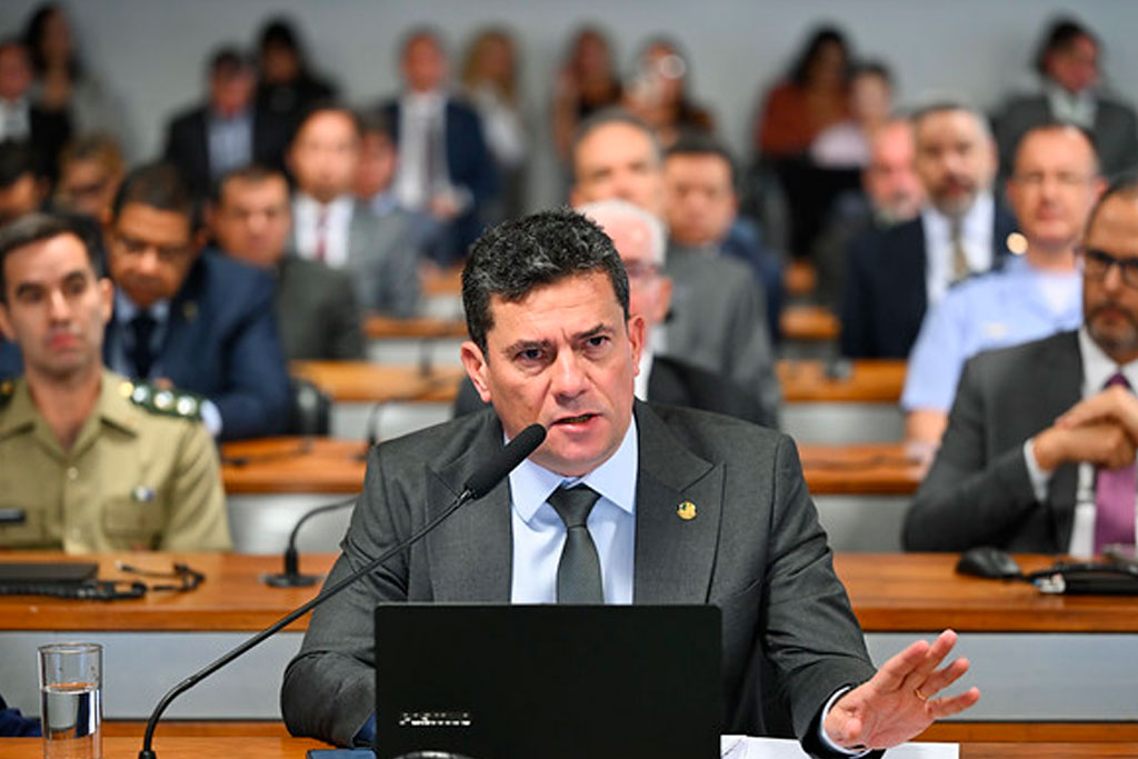Em pronunciamento, à bancada, senador Sergio Moro (PL-PR) - Foto: Saulo Cruz/Agência Senado