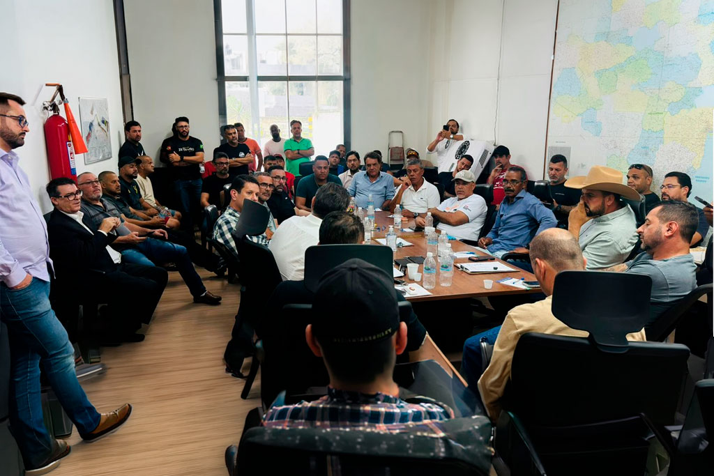 Caminhoneiros fecham apoio à MP do frete após reunião em Santos - Foto: divulgação/portalbenews