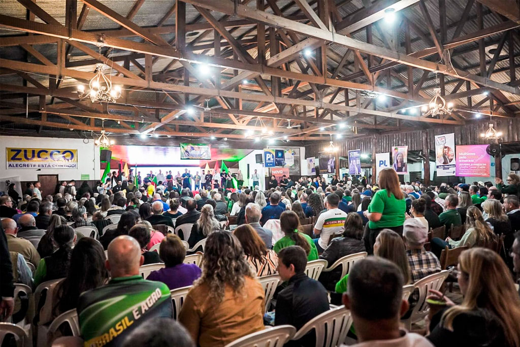 Cerca de 700 pessoas lotam o CTG Farroupilha para ato político com Zucco e pré-candidatos no Alegrete - Foto: divulgação/Assessoria de Imprensa