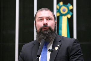 Deputado Delegado Paulo Bilynskyj (PL-SP): hoje, policiais arcam com custos altos para provar sua inocência - Foto: Kayo Magalhães / Câmara dos Deputados