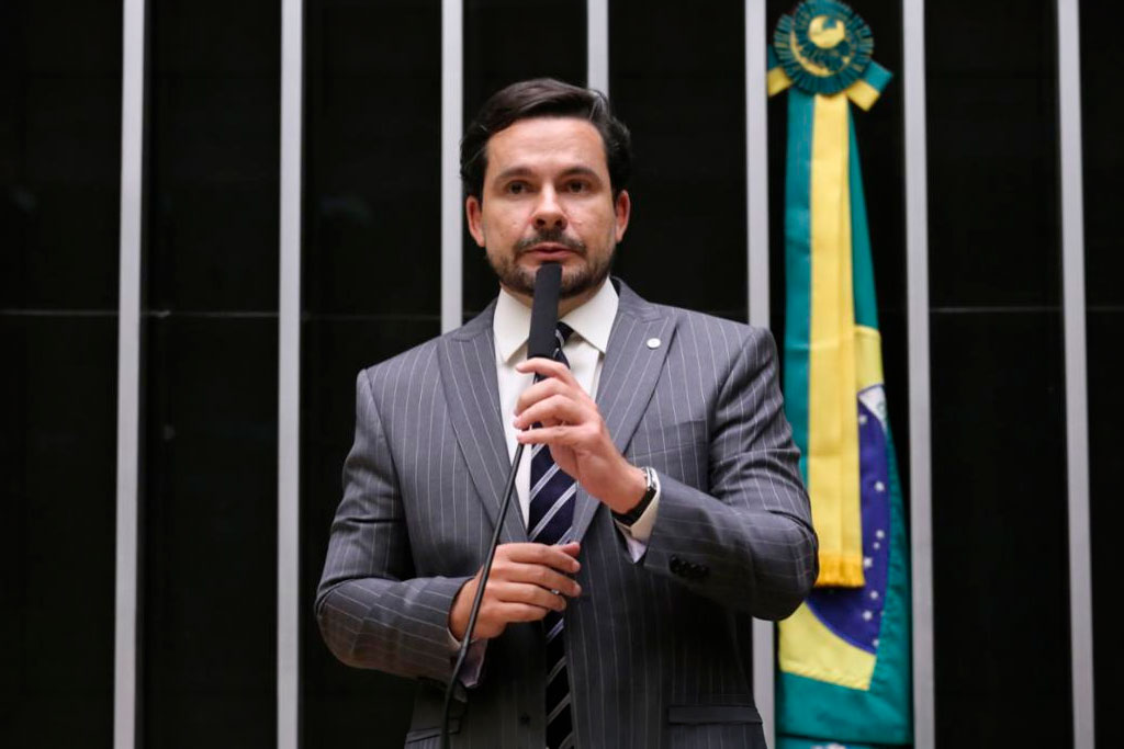 Deputado Capitão Alberto Neto propõe atendimento por profissional mulher a meninas vítimas de violência sexual