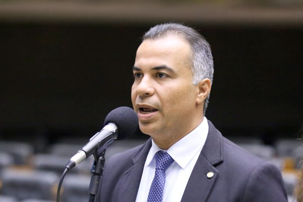 Deputado Filipe Martins (PL-TO): é pertinente que, além da restituição do valor, seja criada uma multa – Foto: Kayo Magalhães / Câmara dos Deputados